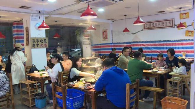 暖经济”创意火锅“食”不停开元棋牌app冷空气带火“(图2)