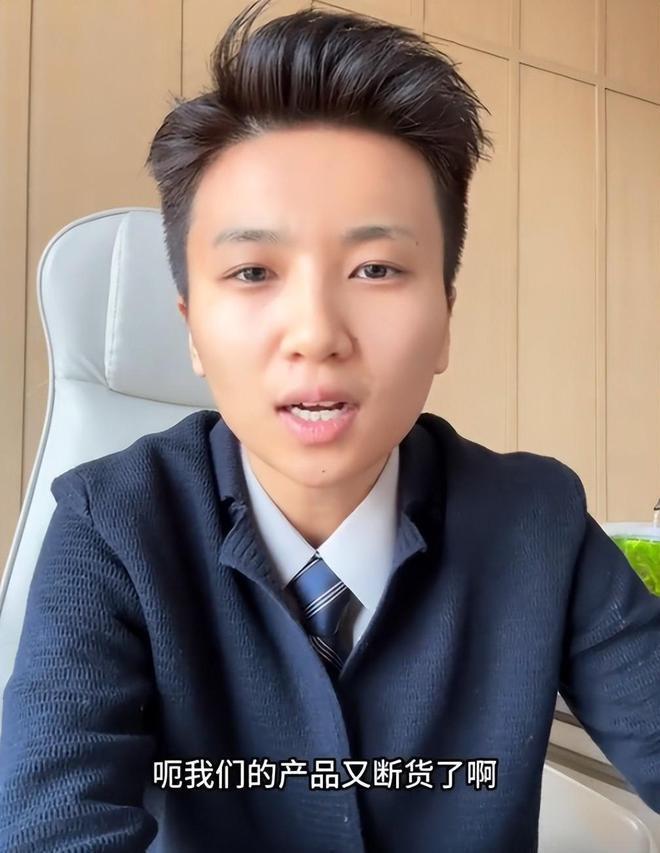 身上贴广告位品牌方更是直接“开打”开元棋牌肥娟小吃直播又出新花样!(图7)