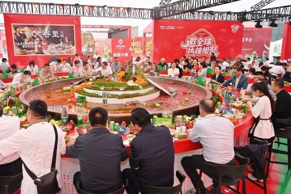 以产业之力加快打造“世界火锅之都”开元棋牌从山城烟火到全球餐桌 重庆(图4) 以产业之力加快打造“世界火锅之都”开元棋牌从山城烟火到全球餐桌 重庆(图4)