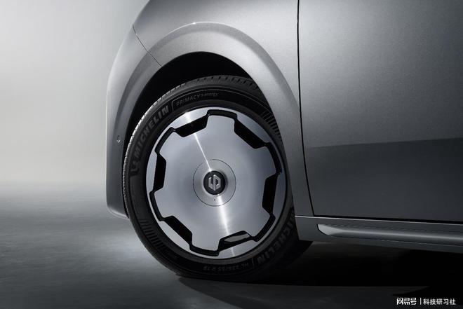 00V纯电1000V 重新划定技术门槛开元棋牌试玩零跑D99正式亮相 增程8(图7)