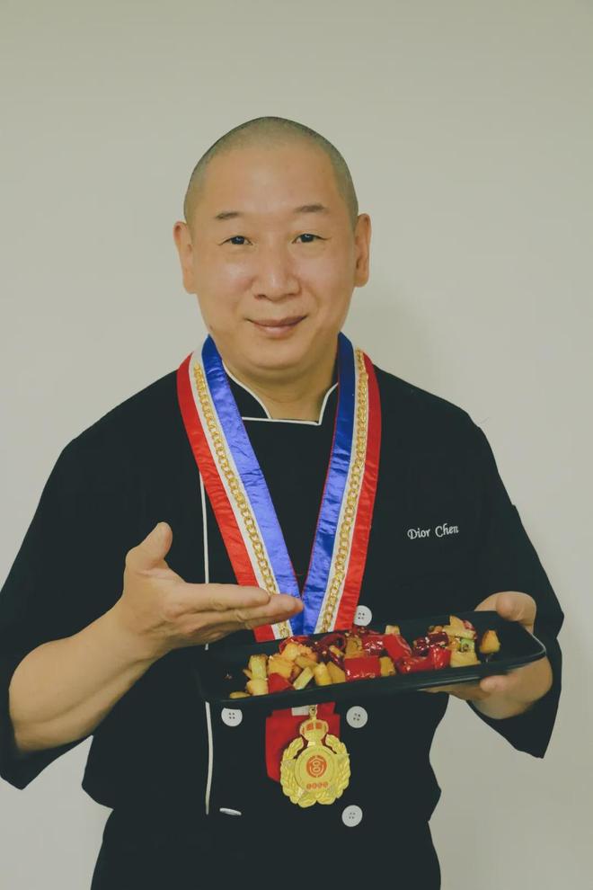 带来8道蛇年年夜菜寓意十足！开元棋牌试玩粤菜总厨陈思玮(图16)